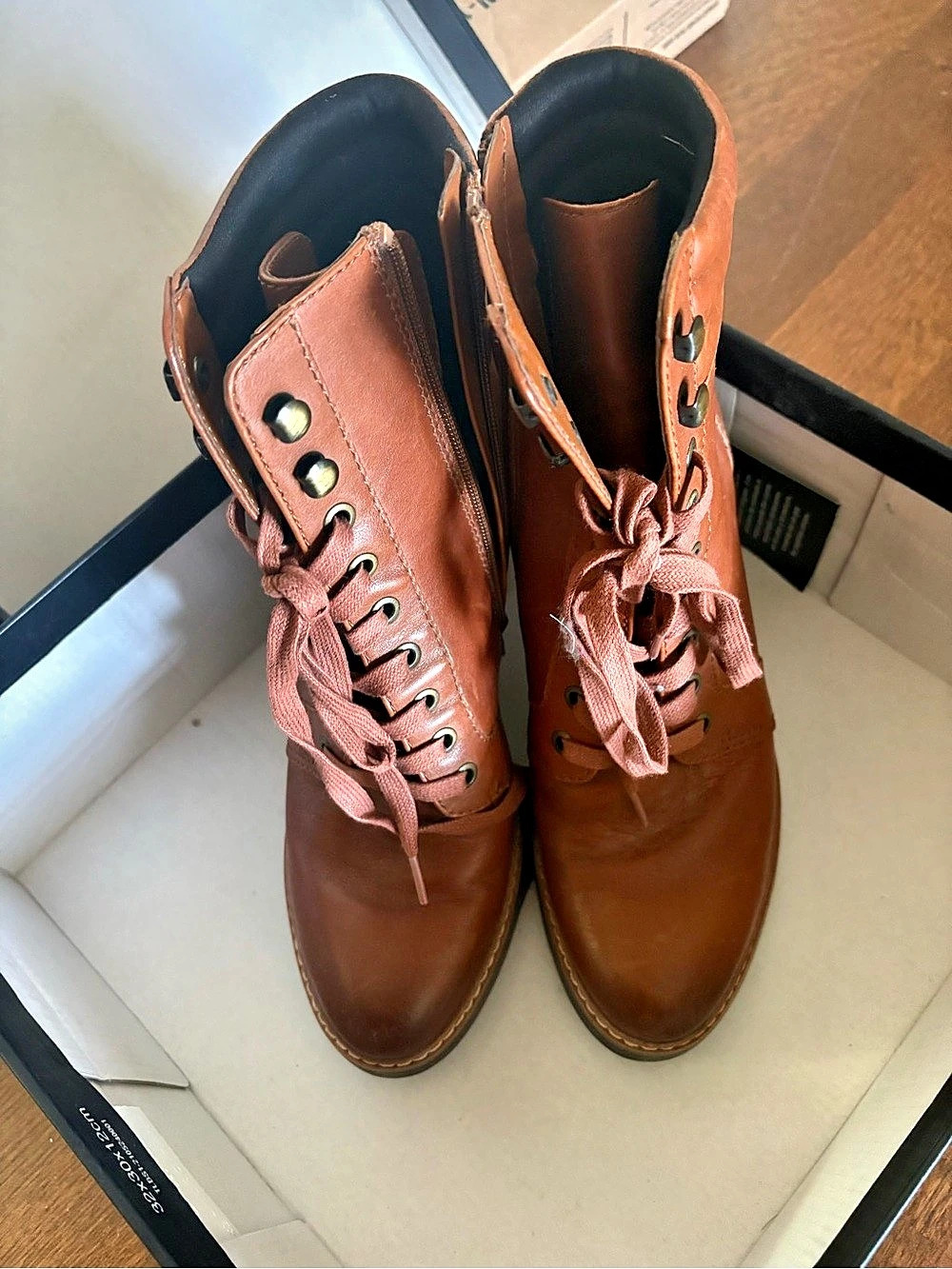 Naturalizer Brown Lace-Up Ankle Boots Like New size 8 US